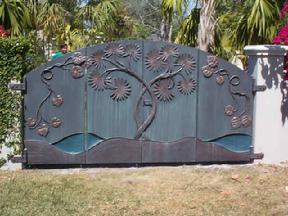 Solid Style Gate